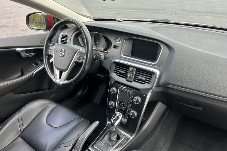 Used Volvo V40 2017 T3 Zhiyi Edition
