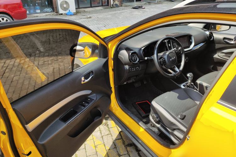 Used Kia kx1 Stonic 2021 1.4L CVT Fun & Sunroof Model
