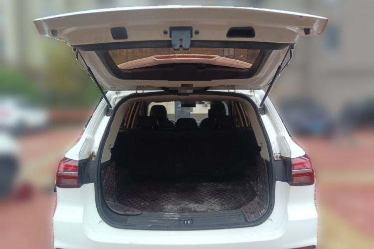 Used Roewe RX5 2018 20T Two-Wheel Drive Manual Internet Smart Edition Trunk