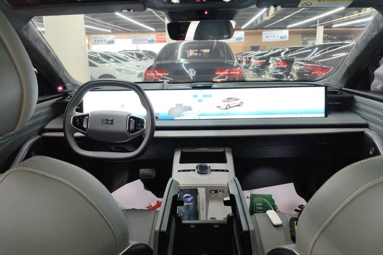 Used Geely Galaxy E8 2024 665 km Range Rear-Drive Starship Long-Range Version
