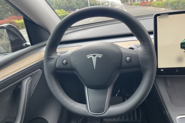 Used Tesla Model Y 2022 Long-Range All-Wheel-Drive Version Steering Wheel