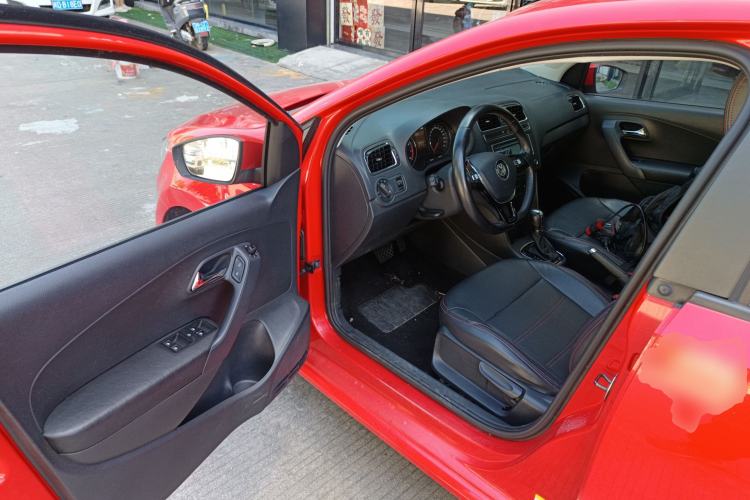 Used Volkswagen Polo 2016 1.6L Automatic Comfort Model
