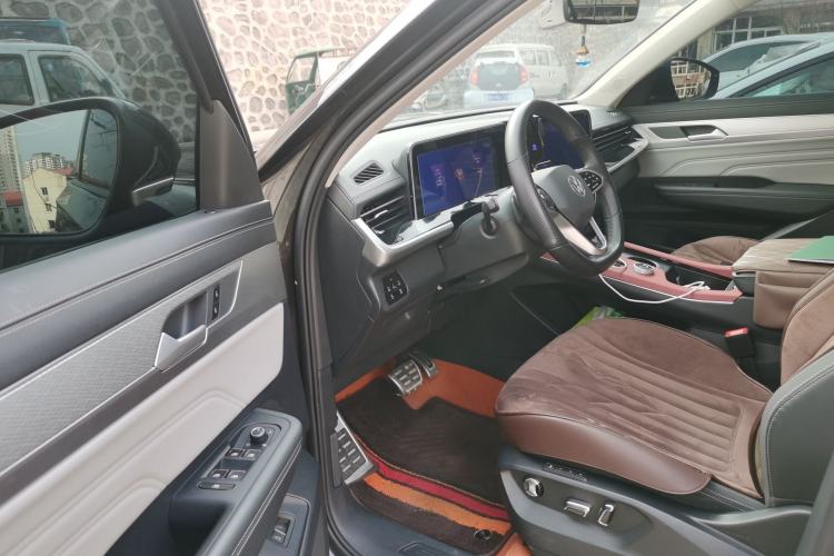 Used Volkswagen Tavendor 2024 380TSI All-Wheel-Drive R-Line Cruise Premium Edition