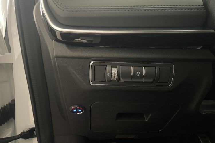 Used JETOUR X70 PLUS 2023 1.5T DCT Brave PLUS 5-Seater Interior 8