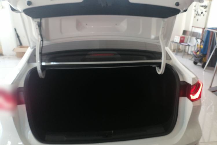 Used Roewe i5 2026 Model 1.5L Manual Comfort Version Trunk