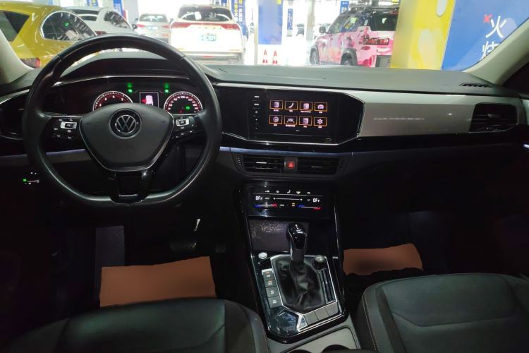 Used Volkswagen Tayron 2022 330TSI Two-Wheel Drive Luxury Smart Connectivity Version Center Console