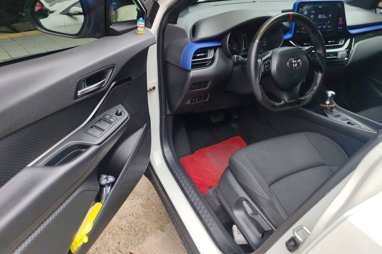 Used Toyota C-HR 2018 2.0L Elite Edition China V standard Driver Seat