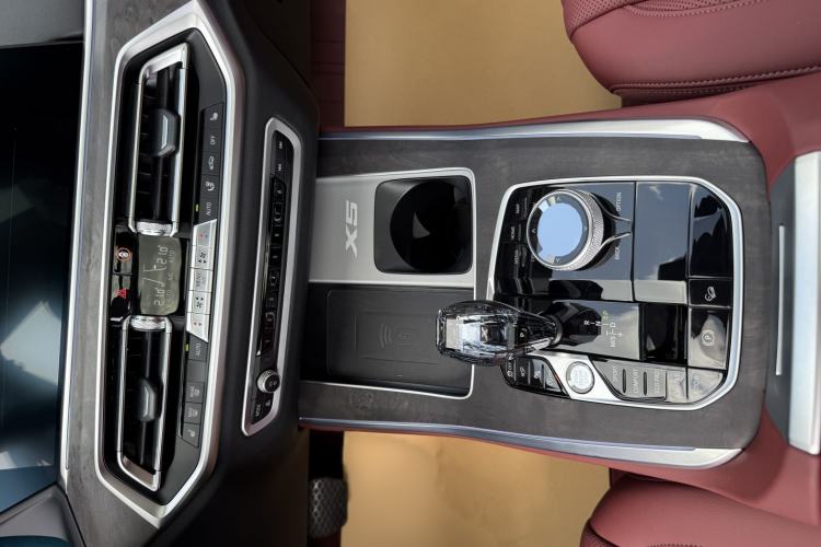 Used BMW X5 2022 Restyled xDrive 30Li Luxury Version M Sport Package
