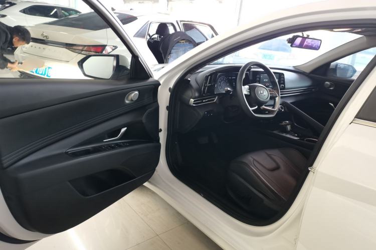 Used Hyundai Elantra 2022 1.5L CVT LUX Prestige Edition
