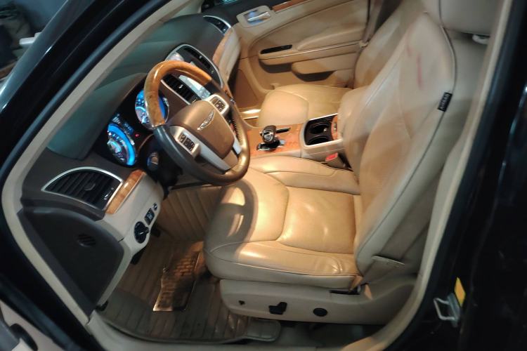 Used Chrysler 300C 2013 3.6L Luxury Edition