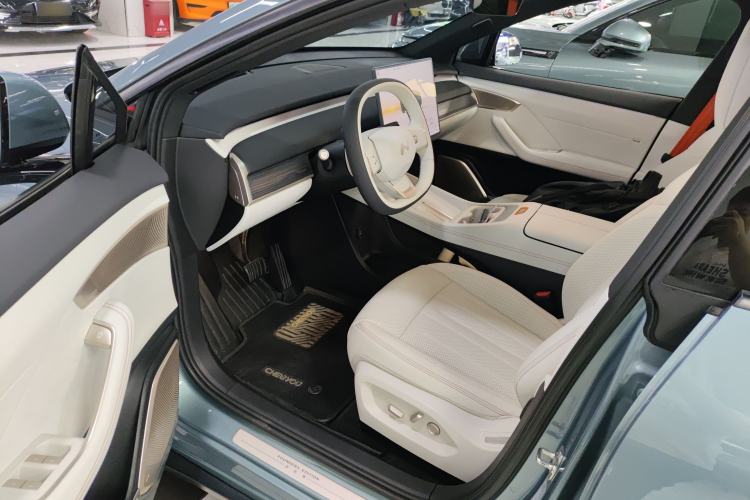 Used ONVO L60 2024 60 kWh All-Wheel Drive