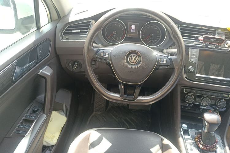 Used Volkswagen Tiguan L 2017 330TSI Automatic Two-Wheel Drive Luxury Edition Steering Wheel