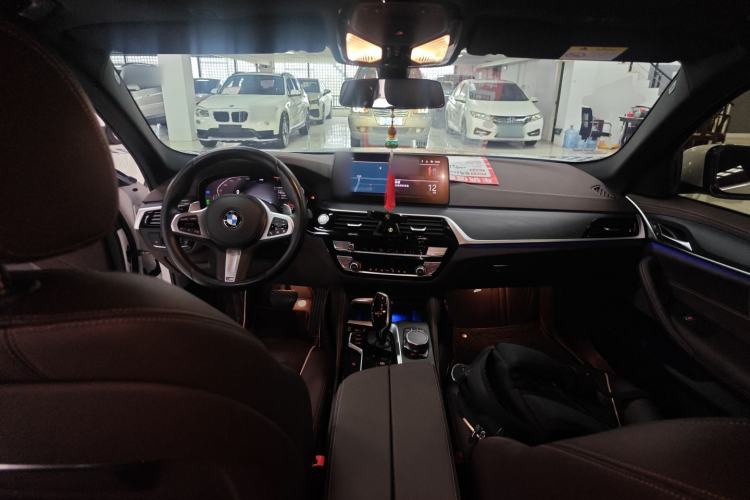 Used BMW 5 Series 2022 Restyled 530Li Leading Edition M Sport Package Center Console