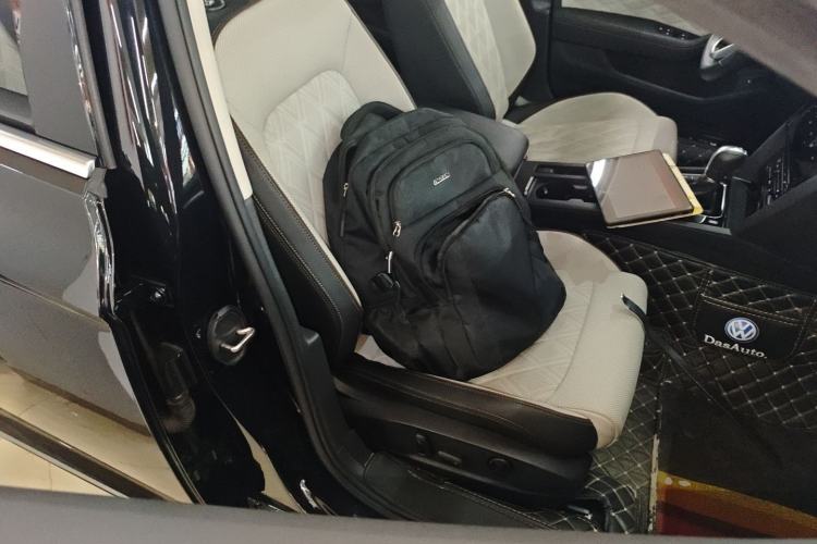 Used Volkswagen Magotan 2023 2 Million Units Commemorative Edition 330TSI DSG Luxury Version Right Front Seat