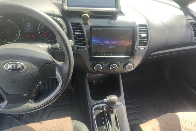 Used Kia K3 2016 1.6L Automatic GL Center Console