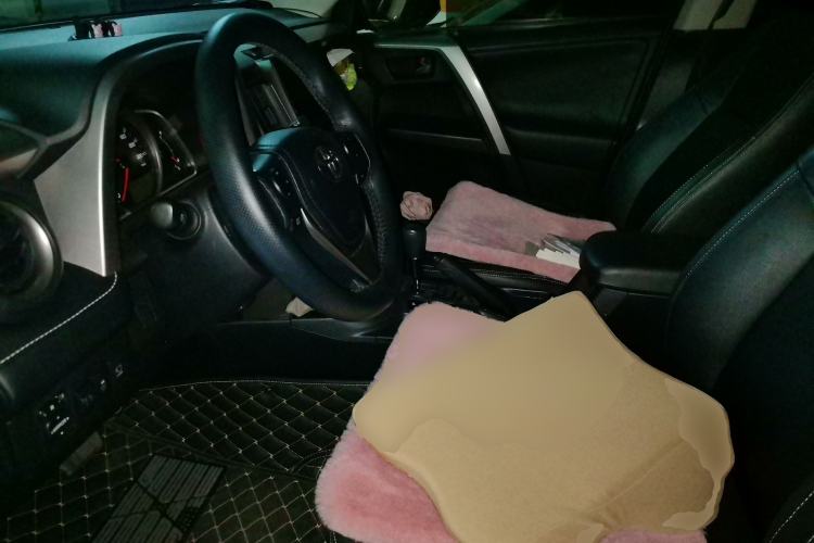 Used Toyota RAV4 2016 2.0L CVT Two-Wheel Drive Fashion Edition China V Standard
