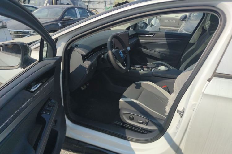 Used Volkswagen ID.7 VIZZION 2024 PRO Model Driver Seat