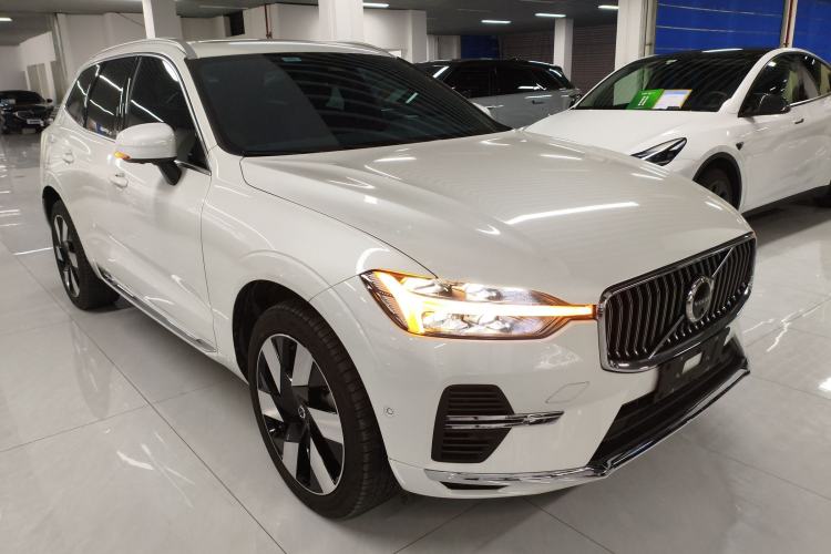 Used Volvo XC60 New Energy 2024 T8 Plug-in Hybrid Long-Range All-Wheel Drive Smart Luxury Edition Front Right 45 Deg