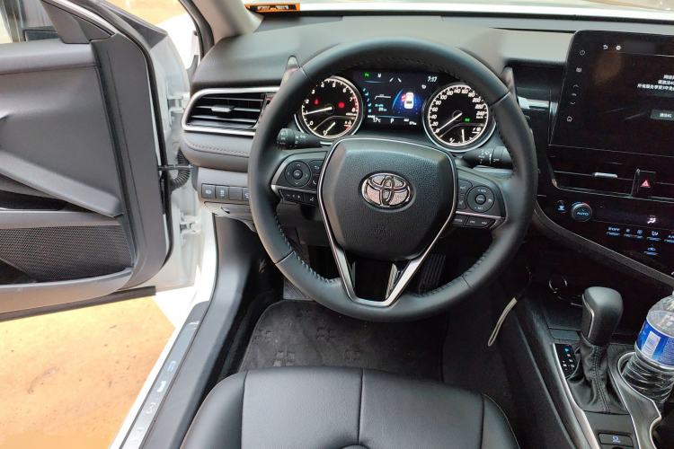 Used Toyota Camry 2023 2.0G Luxury Edition
