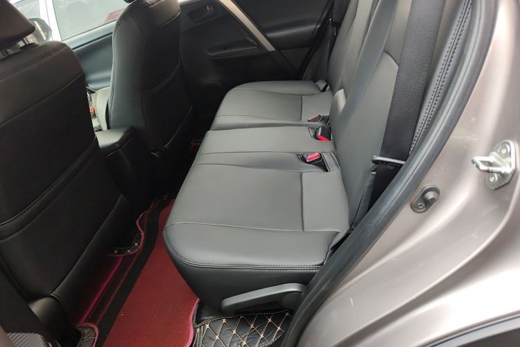 Used Toyota RAV4 2015 2.0L CVT Two-Wheel Drive Fashion Edition Left Rear Seat