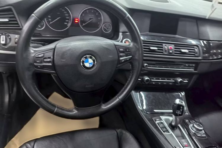 Used BMW 5 Series 2013 525Li Leading Model
