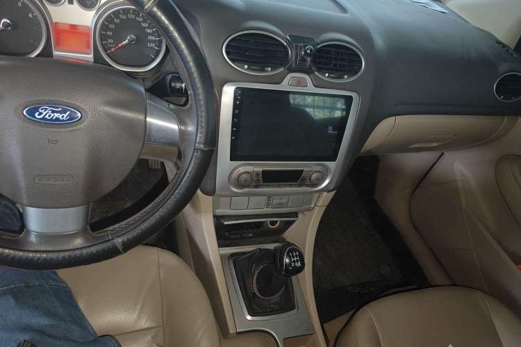 Used Ford Focus 2013 Sedan Classic 1.8L Manual Fashion Edition