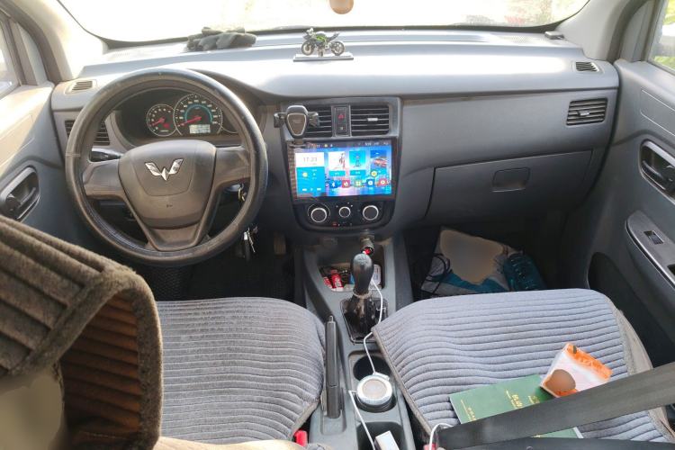 Used Wuling Rongguang V 2016 1.5L Practical Version Center Console