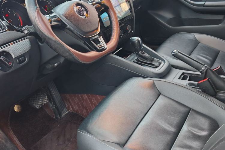 Used Volkswagen Sagitar 2016 230TSI 25th Anniversary Edition Interior 3