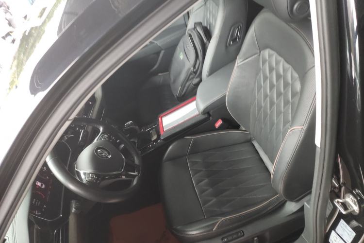 Used Volkswagen Passat 2019 330TSI Luxury Edition China VI Standard
