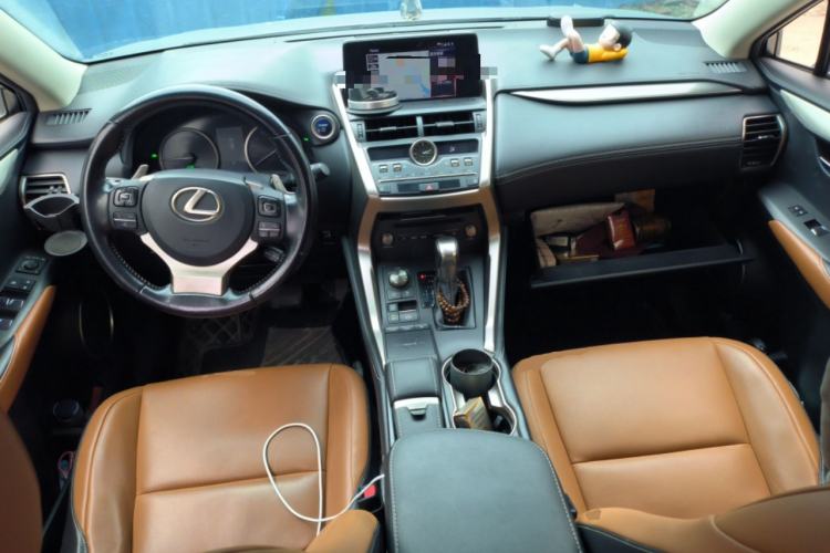 Used Lexus NX 2020 300h Front-Drive FENGSHANG Version China VI Standard Center Console