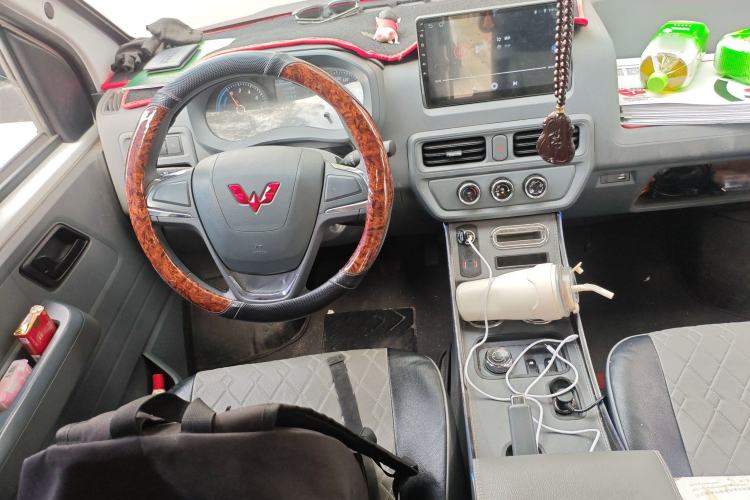 Used Wuling Yangguang 2024 300KM Comfort Version Passenger Van 75kW
