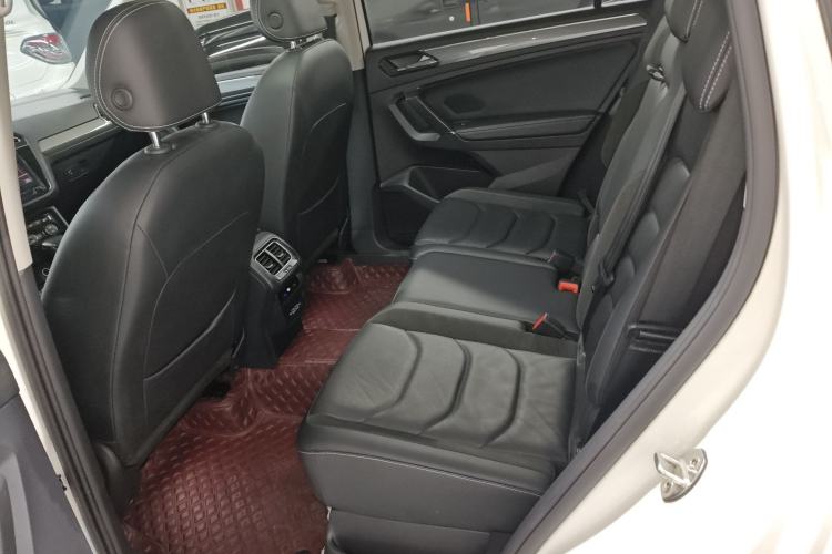 Used Volkswagen Tiguan L 2021 330TSI Automatic Two-Wheel Drive R-Line Enhanced Edition Left Rear Seat