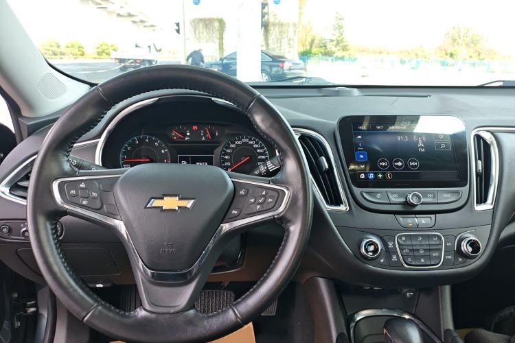 Used Chevrolet Malibu XL 2022 535T Automatic Sport Edition Center Console