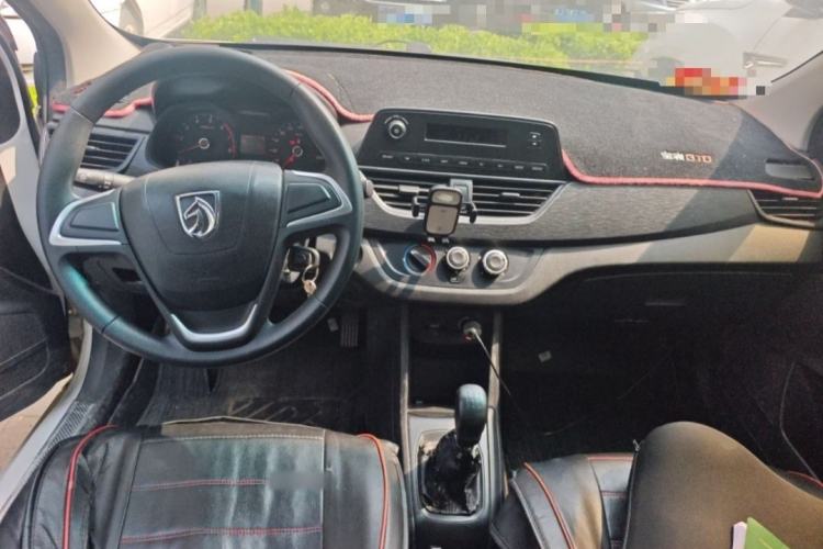 Used Baojun 310 2016 1.2L manual Comfort trim level Interior 1