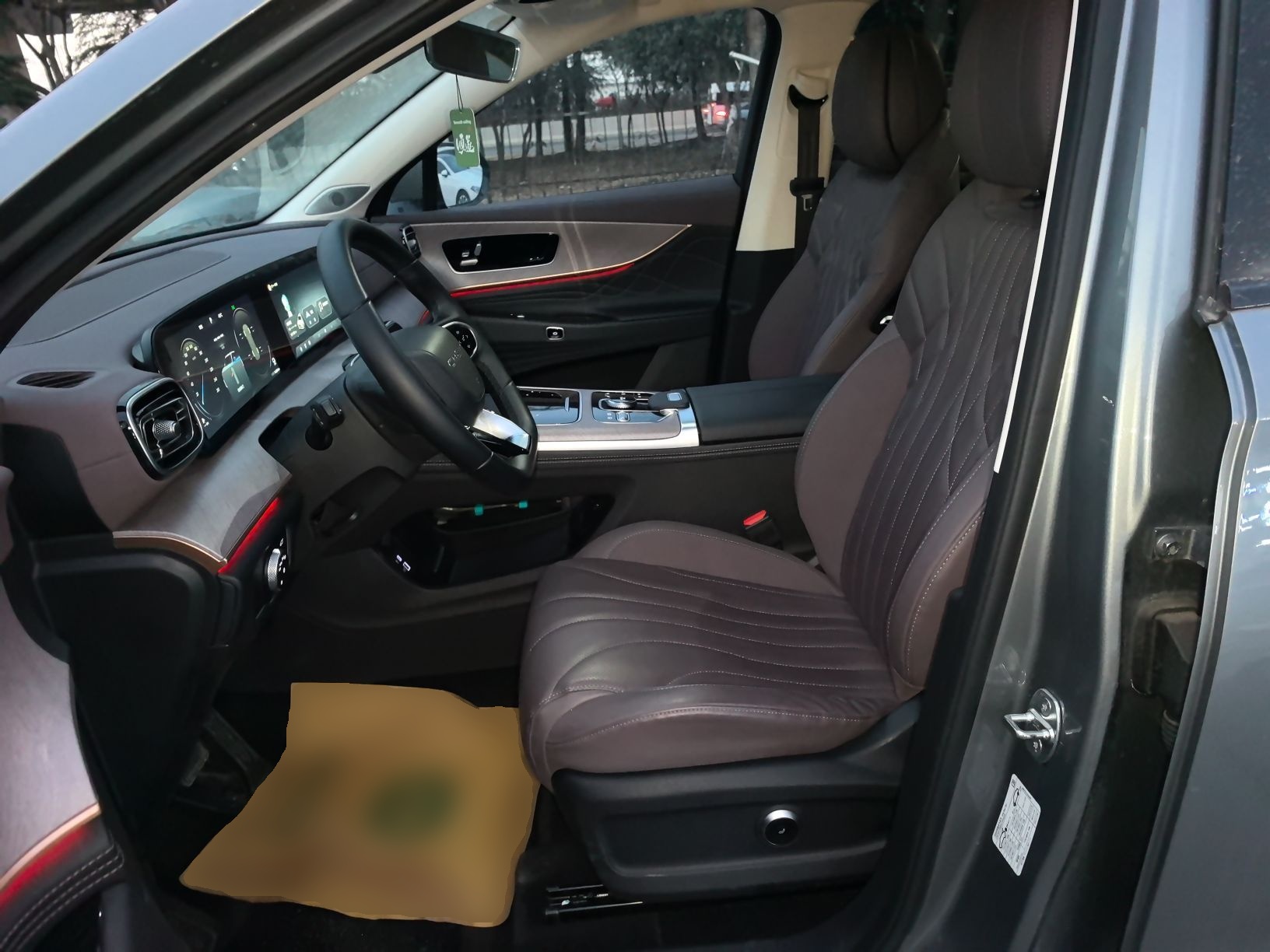 المقاعد الأمامية داخل السيارة