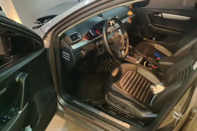 Used Volkswagen Magotan 2016 1.8TSI Smart Enjoyment Leading Model Interior 3