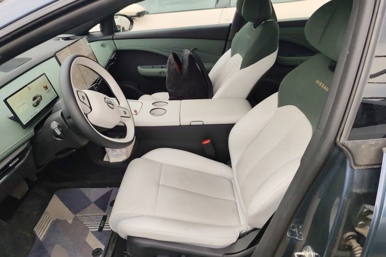 Used Nissan N7 2025 625 Max Left Front Seat