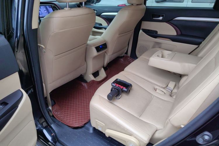 Used Toyota Highlander 2015 2.0T Four-Wheel Drive Luxury Navigation Version with 7 Seats Left Rear Seat