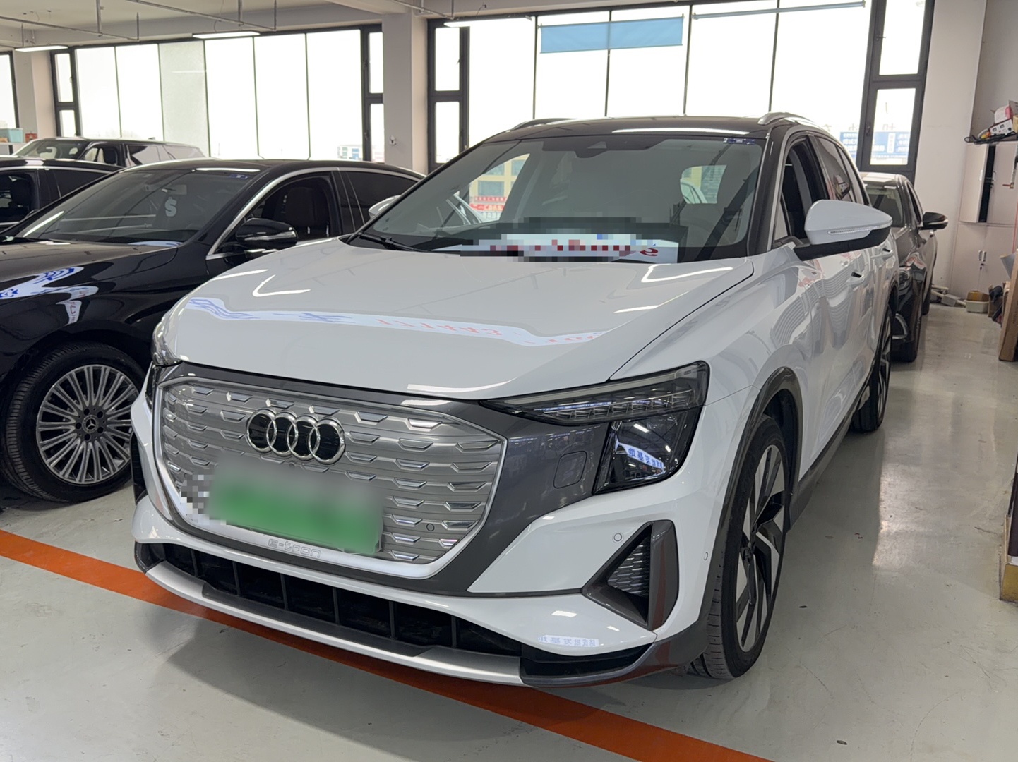 Под передней частью автомобиля