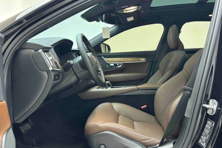 Used Volvo S90 2025 B5 Zhiyi Luxury Edition
