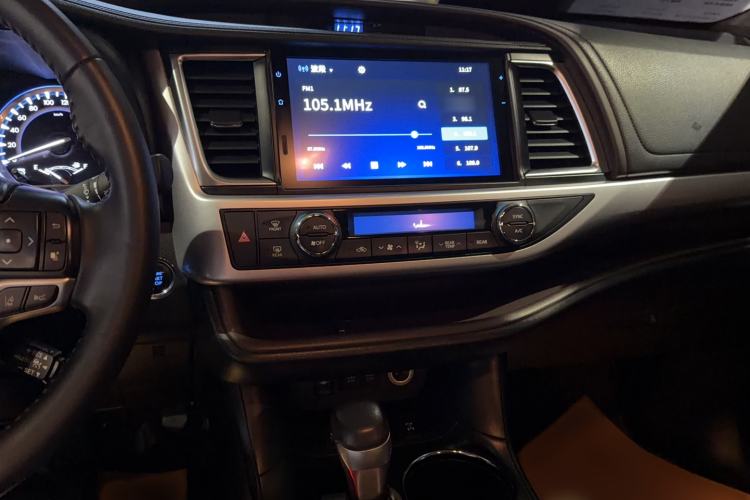 Used Toyota Highlander 2021 2.0T Four-Wheel Drive Luxury Edition 7 Seats Audio And AC Panel