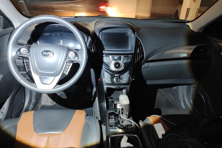 Used BYD Qin New Energy 2015 1.5T Dual-Crown Flagship Edition
