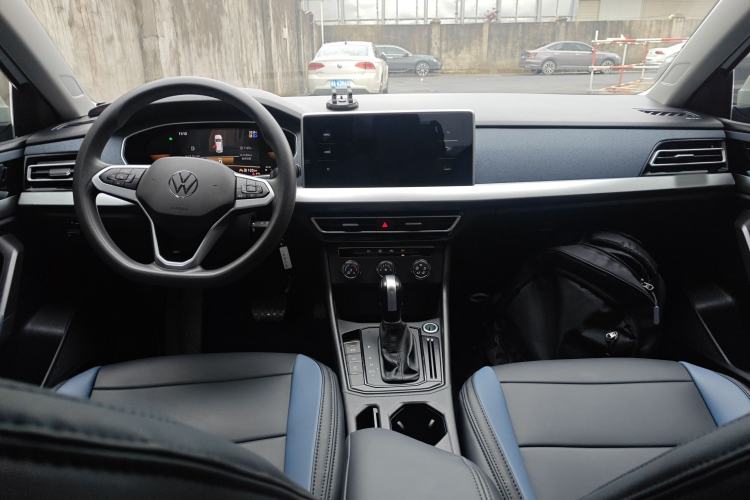 Used Volkswagen Lavida 2024 1.5L Automatic DeYi Edition Center Console