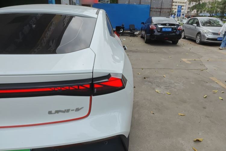 Used CHANGAN UNI-V 2023 1.5T Prestige Model