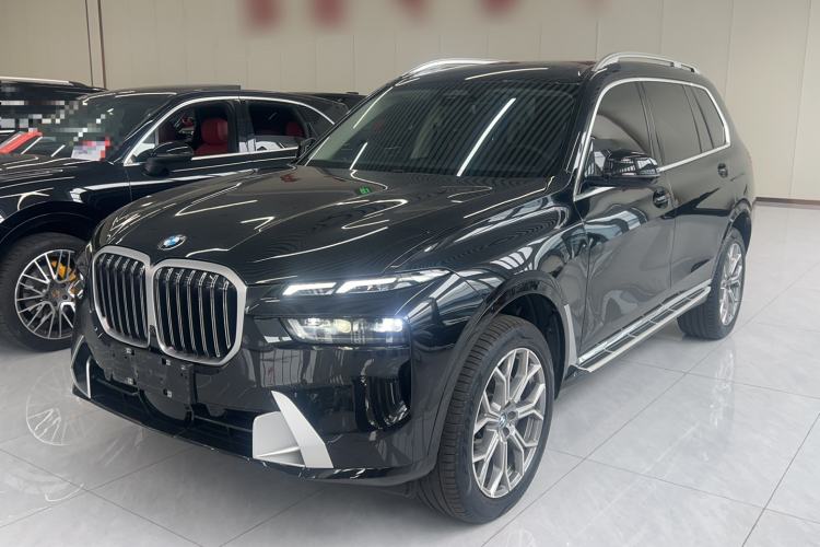 Used BMW X7 2023 xDrive40i Luxury Package with Leading Features