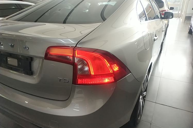 Used Volvo S60 2018 S60L T5 Intelligent Drive Progressive Edition
