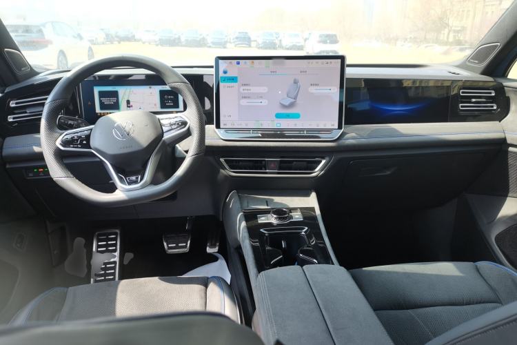 Used Volkswagen Tiguan L 2024 PRO 380TSI Four-Wheel Drive R-Line Prestige Edition Center Console