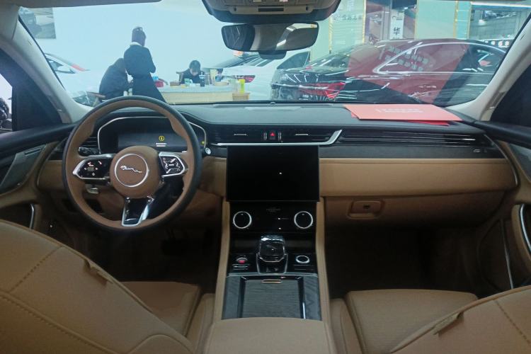 Used Jaguar XFL 2024 2.0T P250 Two-Wheel Drive Prestige Luxury Edition Center Console