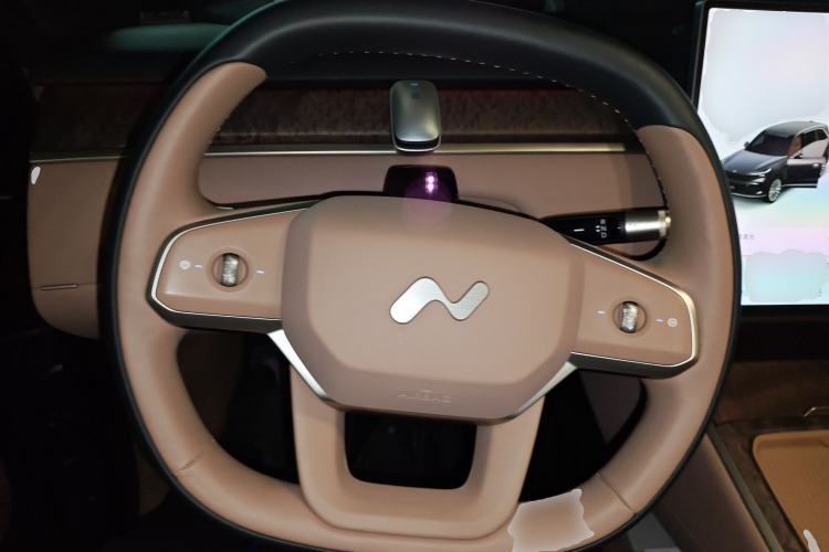 Used ONVO Luxeed L90 2025 Model—Ultra Six-Seater Version Steering Wheel