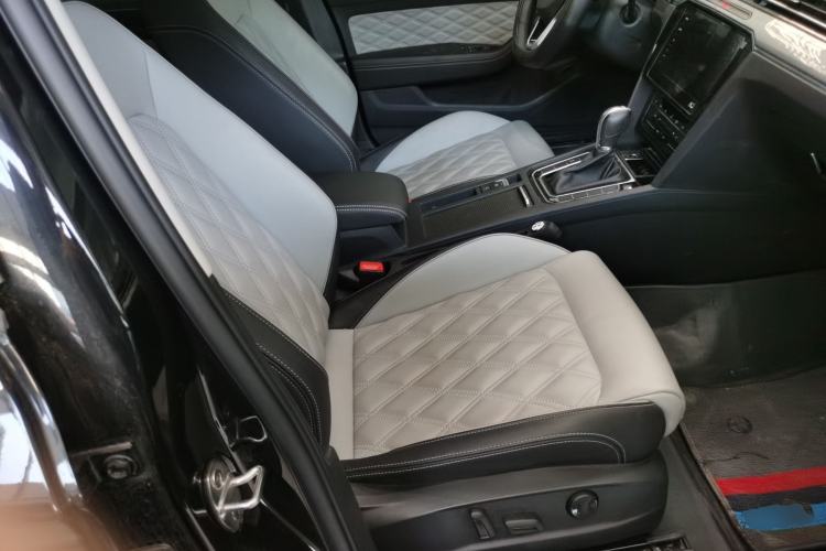 Used Volkswagen Magotan 2023 2 Million Units Limited Edition 330TSI DSG Leading Version Right Front Seat